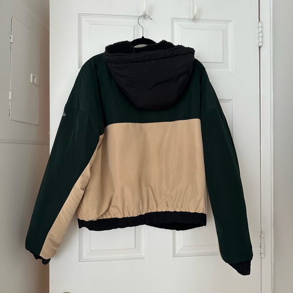 Alo Yoga Duality Reversible Sherpa Jacket - Picture 7 of 16